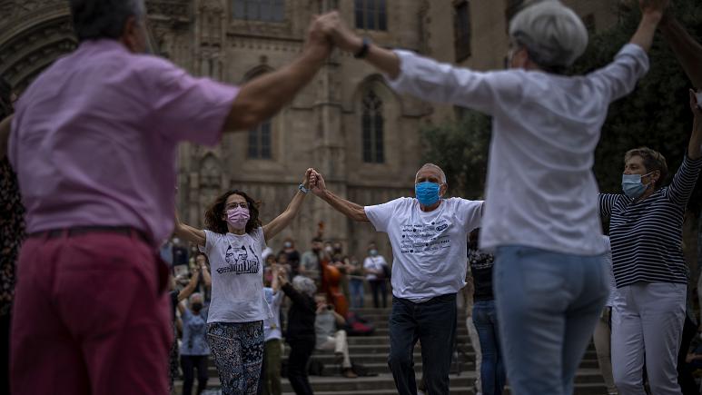 Citizens in Spain lifting masks outdoors