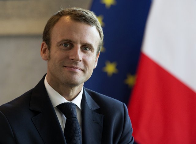 Macron posted in Greek: France stands by your side