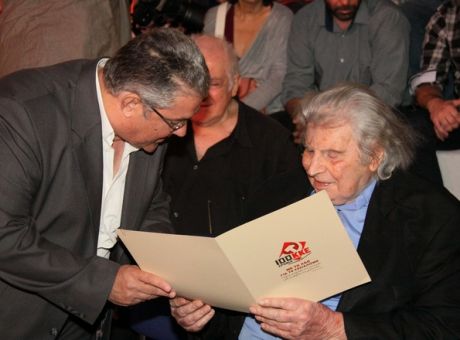 Mikis Theodorakis to be buried in Chania as per his last wish in a letter