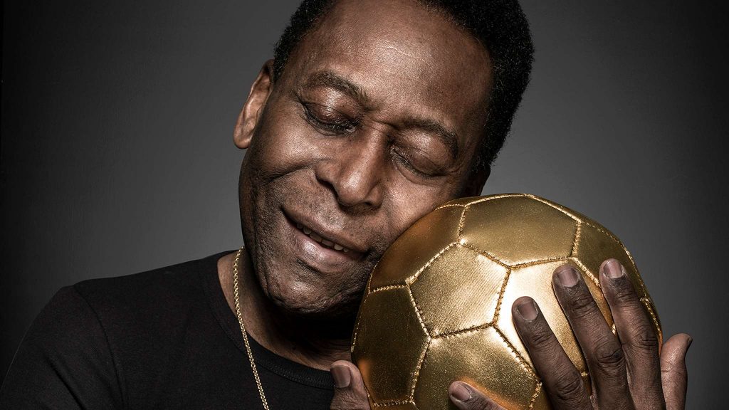 Pele: Remains in the intensive care unit after the tumor removal surgery